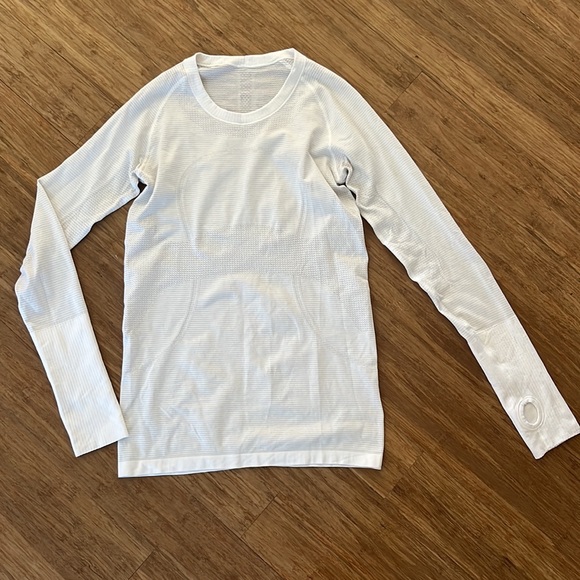 Lululemon Swiftly Tech Long Sleeve Crew
Heathered White, Sz 8 - Picture 9 of 13